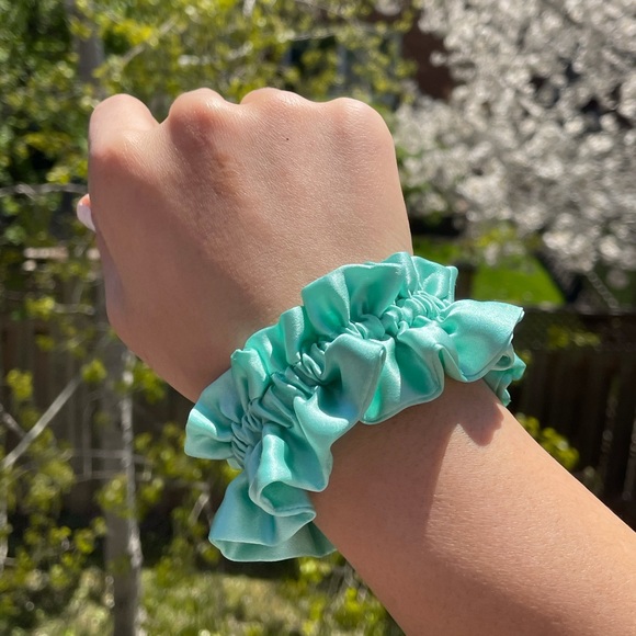 100% Frilly Ariel Blue Silk Scrunchie - Picture 2 of 5